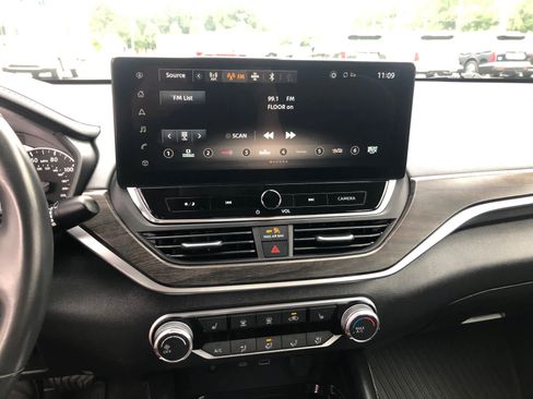 Used 2023 Nissan Altima 2.5 SV w/ SV Premium Package AWD/4WD image 18