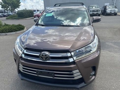 Used 2019 Toyota Highlander Limited Platinum w/ Carpet Mat Package (TMS) AWD/4WD image 3