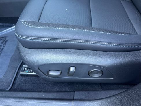 Used 2026 Chevrolet Equinox EV LT FWD image 14