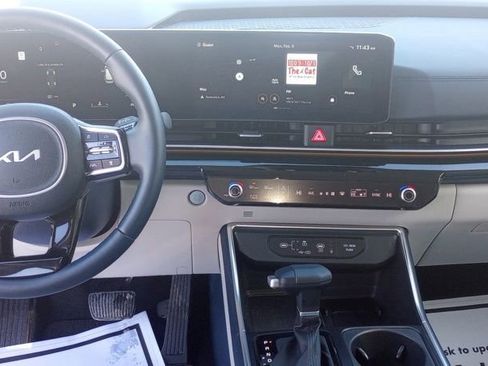 Used 2025 Kia Carnival SX Prestige image 13
