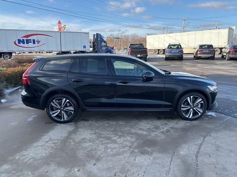 Certified 2024 Volvo V60 B5 Cross Country Plus w/ Protection Package Premier image 4