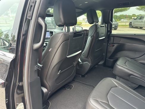 New 2026 Chrysler Pacifica Select image 46