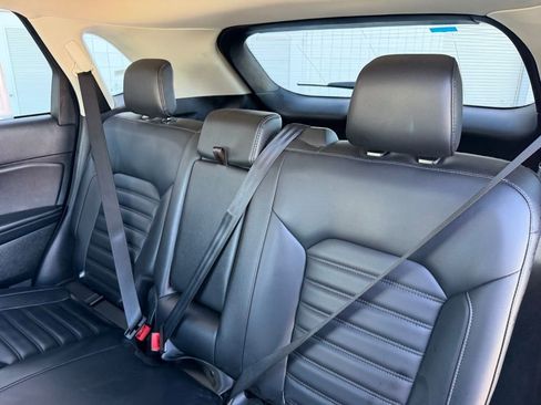 Used 2024 Ford Edge SEL image 19