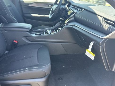 New 2025 Jeep Grand Cherokee L Laredo image 15