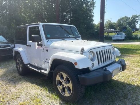 Used 2017 Jeep Wrangler Sahara w/ Dual Top Group AWD/4WD image 4