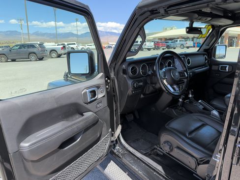 Used 2021 Jeep Wrangler Unlimited Sahara w/ Cold Weather Group AWD/4WD image 10