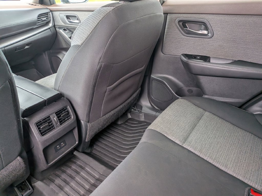 Used 2023 Nissan Rogue SV FWD image 35