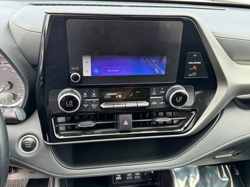 Used 2024 Toyota Highlander LE image 7