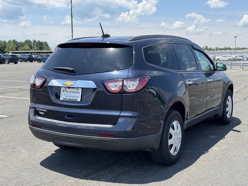 Used 2017 Chevrolet Traverse LS FWD image 5