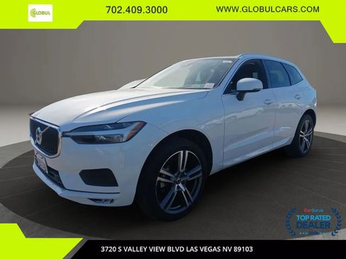 Used 2021 Volvo XC60 T5 Momentum w/ Premium Package FWD image 1