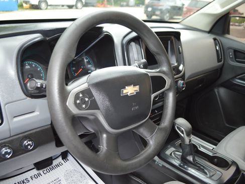 Used 2022 Chevrolet Colorado W/T w/ WT Convenience Package AWD/4WD image 18