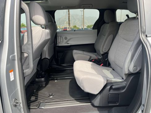 Used 2025 Toyota Sienna LE w/ LE Plus Package AWD/4WD image 25
