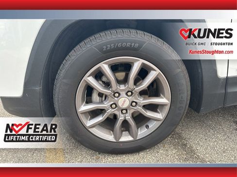 Used 2023 GMC Terrain SLT image 16