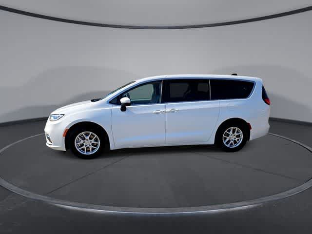 Used 2023 Chrysler Pacifica Touring-L FWD image 4
