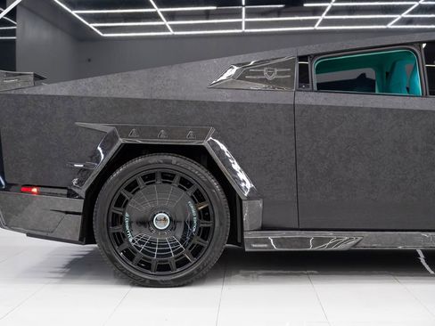 Used 2025 Tesla Cybertruck AWD Crew Cab image 10