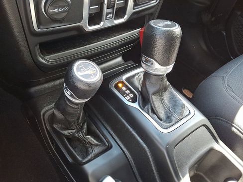 Certified 2023 Jeep Wrangler Unlimited w/ Cold Weather Group image 15