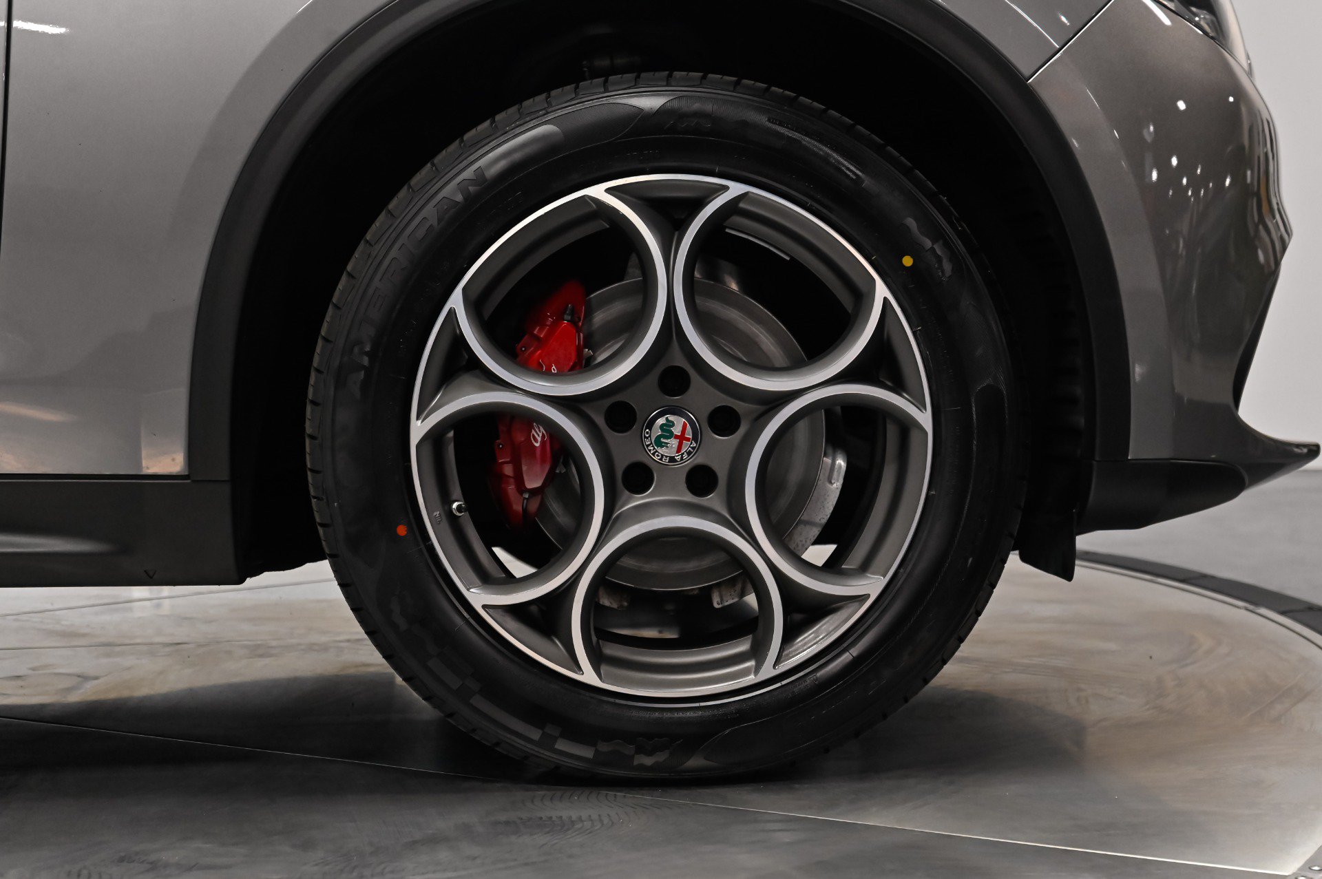 Used 2018 Alfa Romeo Stelvio Sport w/ Quick Order Package 22J Sport AWD/4WD image 13