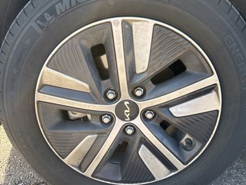 Used 2022 Kia Niro LXS w/ Digital Cluster Package image 9