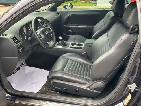 Used 2012 Dodge Challenger R/T RWD image 5