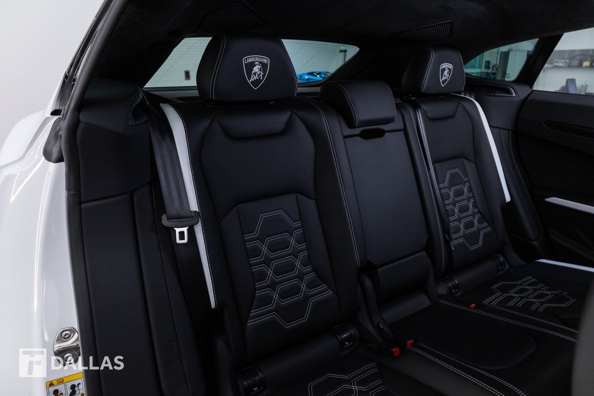 Used 2026 Lamborghini Urus SE AWD/4WD image 38