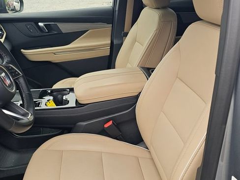 Used 2025 Buick Enclave Preferred w/ Power Package FWD image 5