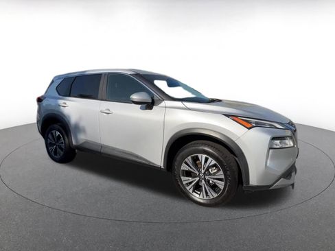 Used 2023 Nissan Rogue SV FWD image 2