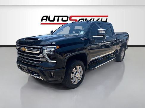 Used 2024 Chevrolet Silverado 2500 High Country w/ Technology Package AWD/4WD image 3