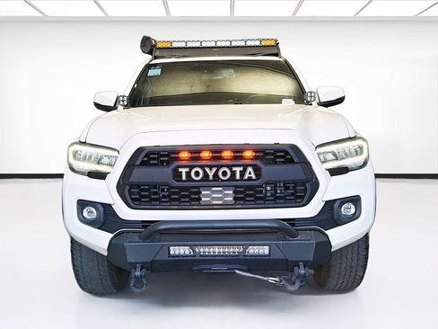 Used 2022 Toyota Tacoma TRD Off-Road w/ Technology Package image 2