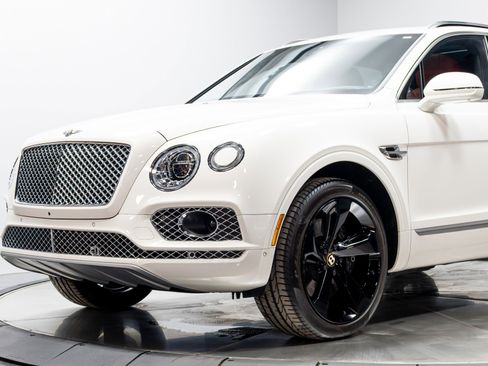 Used 2020 Bentley Bentayga V8 image 4