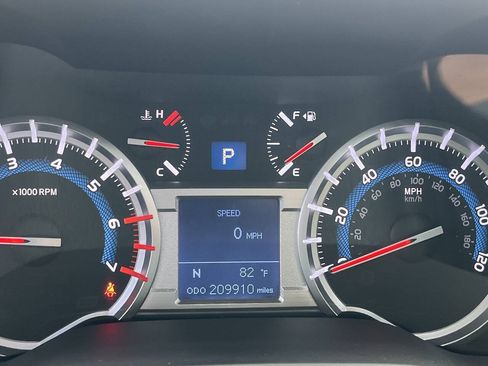 Used 2015 Toyota 4Runner Limited AWD/4WD image 17