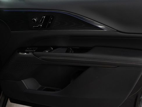 Used 2024 Cadillac Lyriq Luxury image 11