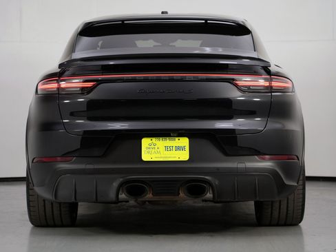 Used 2022 Porsche Cayenne Turbo S image 11