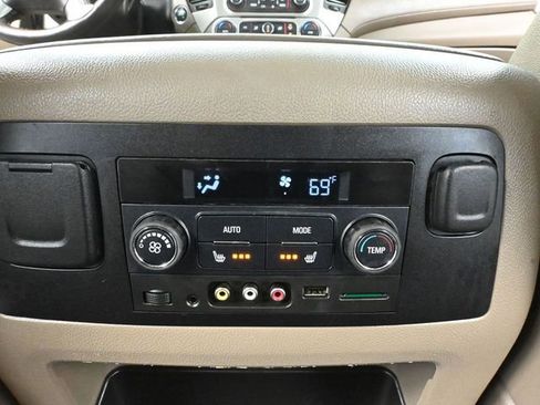 Used 2016 GMC Yukon XL SLT w/ Premium Edition image 45