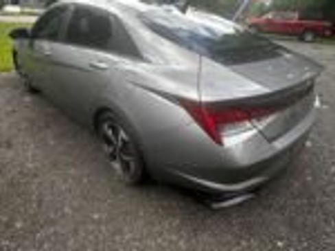 Used 2022 Hyundai Elantra SEL w/ Convenience + Premium Package FWD image 3