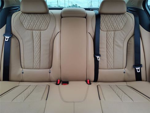 Used 2022 BMW 750i xDrive w/ Executive Package AWD/4WD image 25