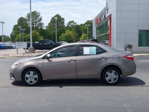 Used 2014 Toyota Corolla LE FWD image 6