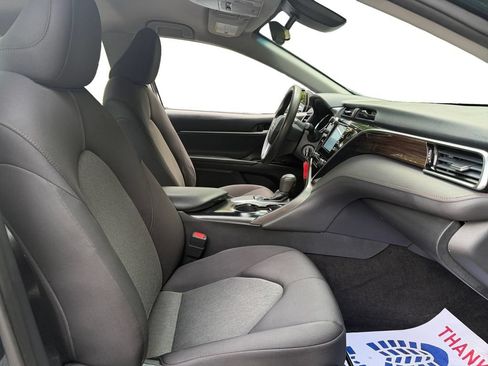 Used 2018 Toyota Camry LE FWD image 15