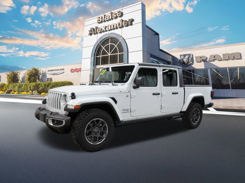 Used 2023 Jeep Gladiator Overland image 10