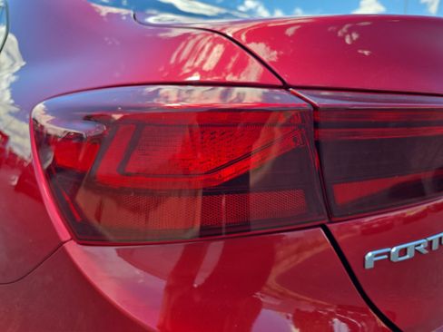 Used 2020 Kia Forte LXS FWD image 29
