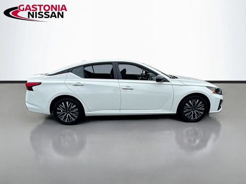 Used 2025 Nissan Altima 2.5 SV FWD image 10