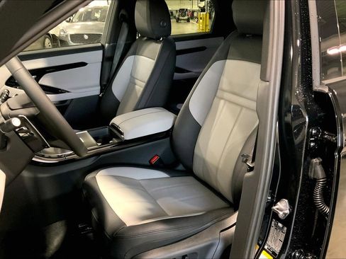 New 2026 Land Rover Range Rover Evoque Dynamic SE image 9