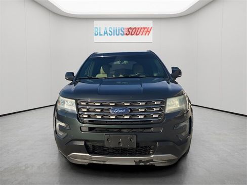 Used 2016 Ford Explorer XLT w/ Equipment Group 201A image 8