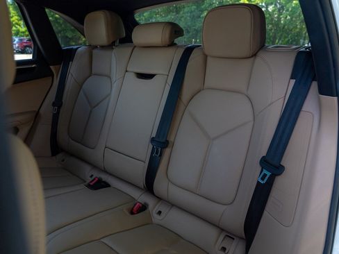Certified 2021 Porsche Macan AWD/4WD image 40