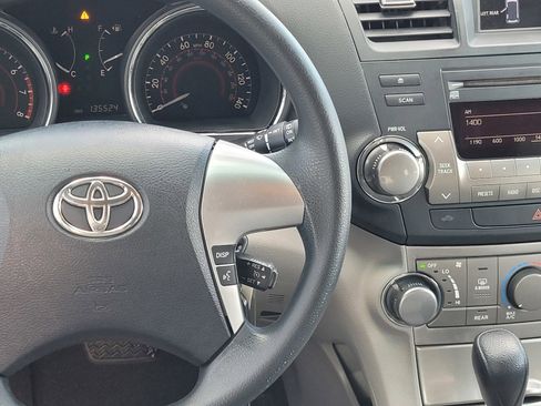 Used 2012 Toyota Highlander FWD w/ Tech Pkg image 14