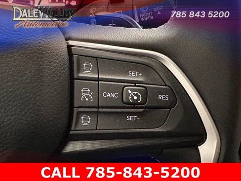 Used 2024 Jeep Grand Cherokee L Laredo image 12
