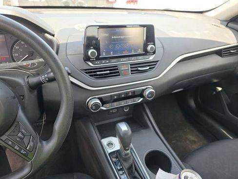 Used 2024 Nissan Altima 2.5 S FWD image 9