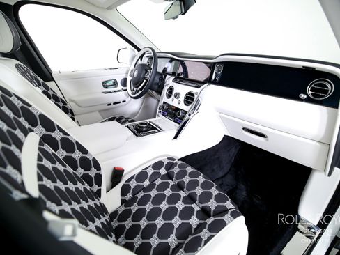 Used 2026 Rolls-Royce Cullinan image 35