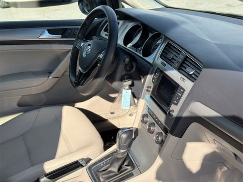 Used 2015 Volkswagen Golf S image 8