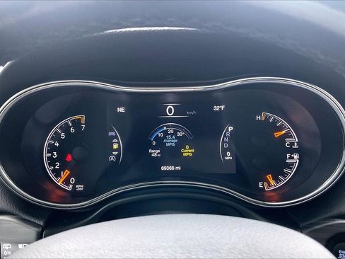 Used 2021 Jeep Grand Cherokee Laredo X image 19