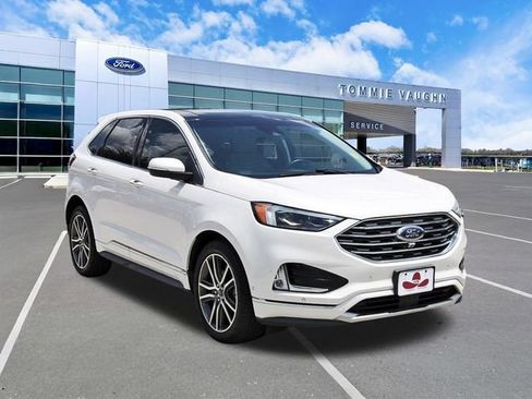 Used 2019 Ford Edge Titanium w/ Equipment Group 301A FWD image 6